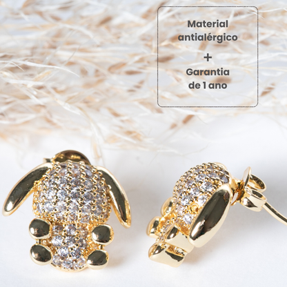 Brinco Coelho Zircônias Brancas Ouro